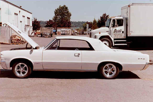 Dave liked these aftermarket rims so what the hell on they went.  To be truthful I needed a big rim to clear the four wheel disk brakes that we installed.