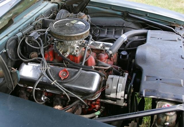 Kinda makes me wonder what type of 427 this is.  Nice Stock Chrome Valve Covers, High Rise non emission intake, Aftermarket go slow carburetor.  I will have to check this out also.