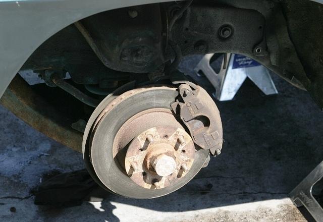 Where did the calipers go?  Where did the motor go.  Just tell me poor Birdy.  Do not worry I can fix it.  Come on you can talk.  No matter how I try she just sits there and says nothing.