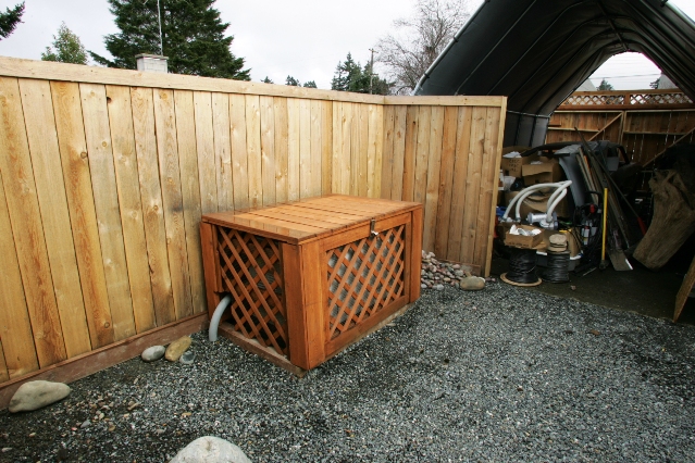 Even with Jim's crooked fence behind the genset it still looks good.  Not to mention that now it is semi protected from the crack dealers and filth that walk the streets out front.