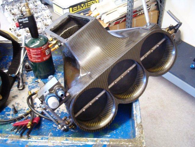 Now this is got to be the prettiest thing I have seen.  A carbon fiber air intake scoop for the blower.  Now that is really cool.  I was just wondering how much that cost to make.